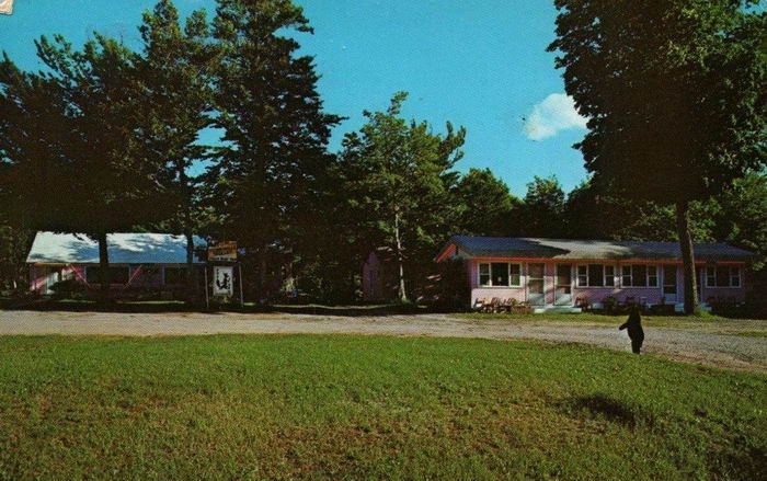 Fox Den Restaurant & Motel - Old Postcard (newer photo)